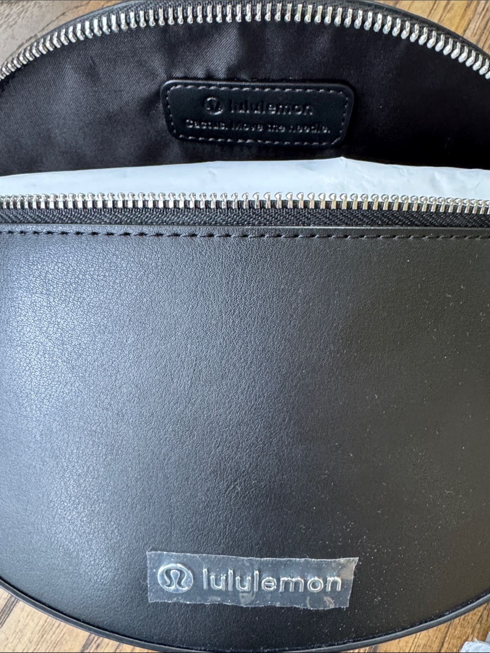 Brand New Lululemon Cactus Leather Alternative Saddle Crossbody Bag 2L Black - Picture 5 of 6